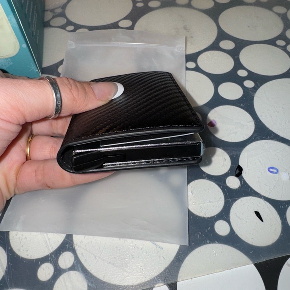 Simpl Toggl Black Wallet - Picture 4 of 5